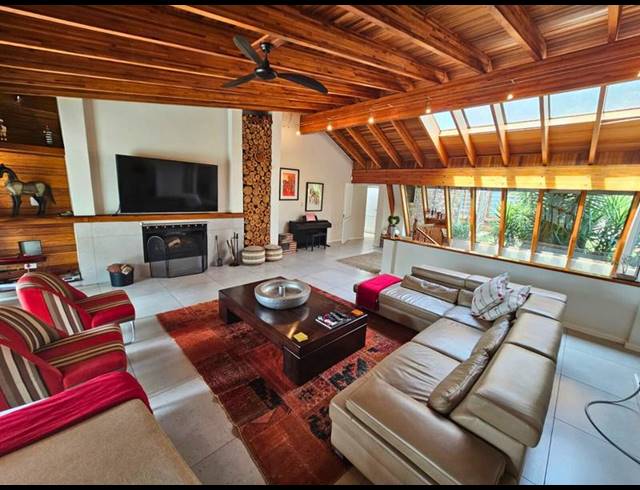 4 BEDROOM HOUSE FOR SALE IN HOUGHTON ESTATE